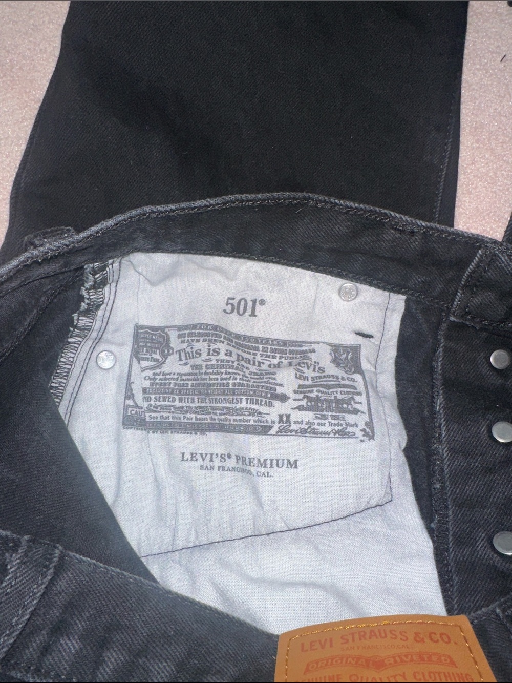 Levi’s 501 Straight Leg 5 Button Closure Black Strigid Jeans - Picture 5 of 6
